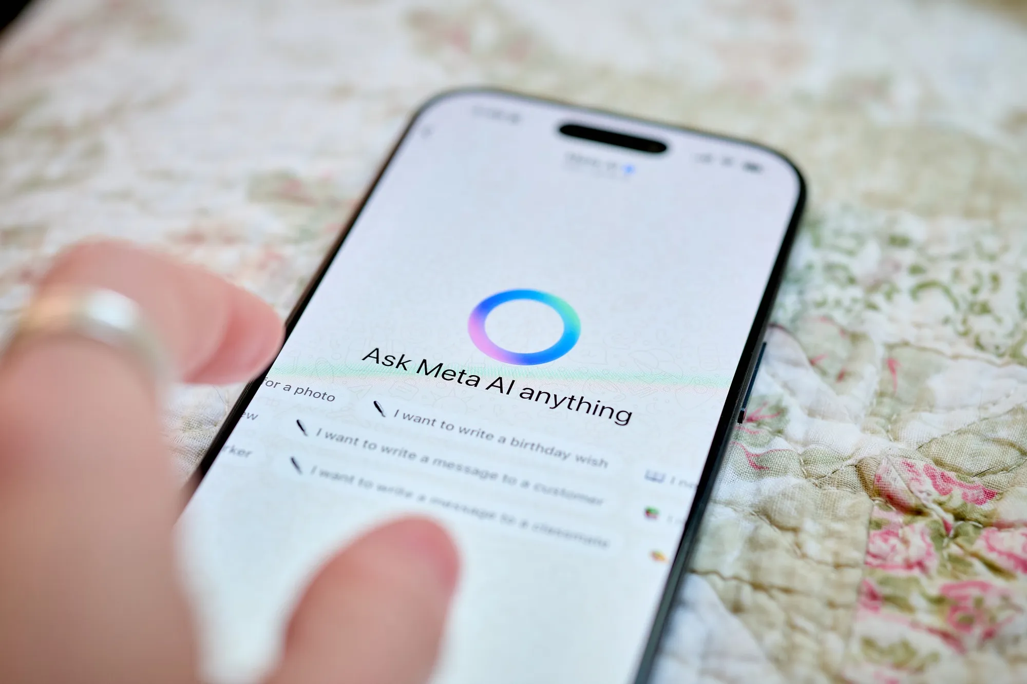 Франція на захисті дитячої свідомості: парламент підтримав заборону соціальних мереж для дітей до 15 років